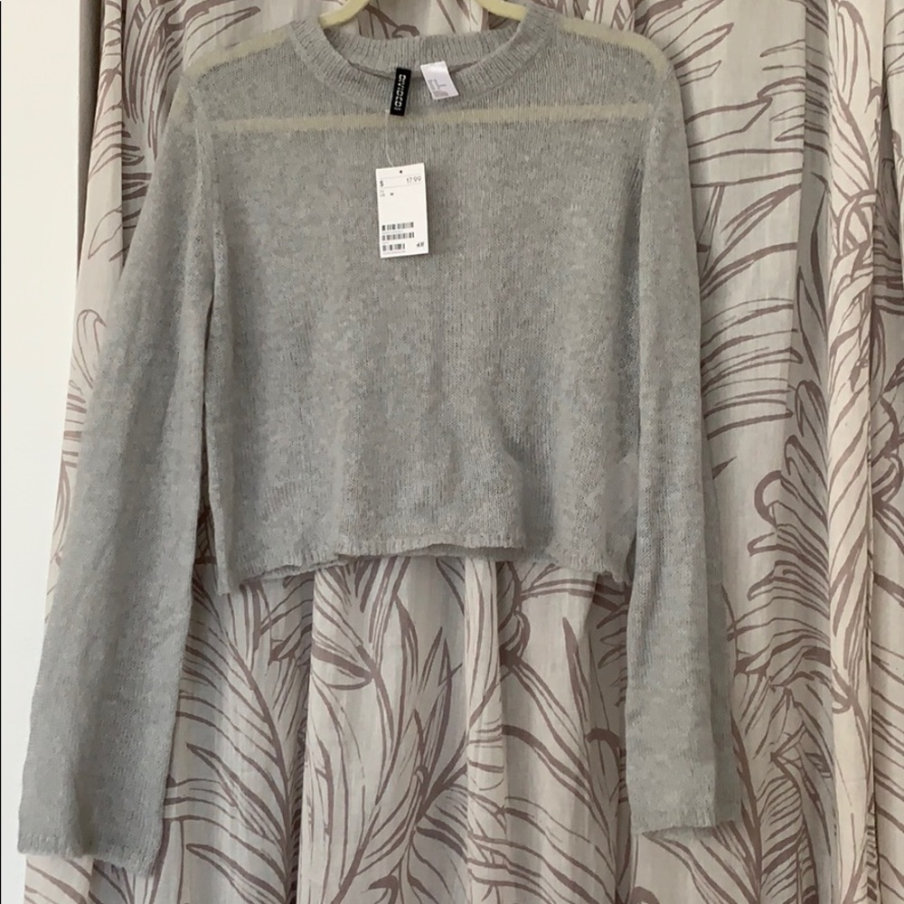 NWT.   HM cropped loose knit sweater